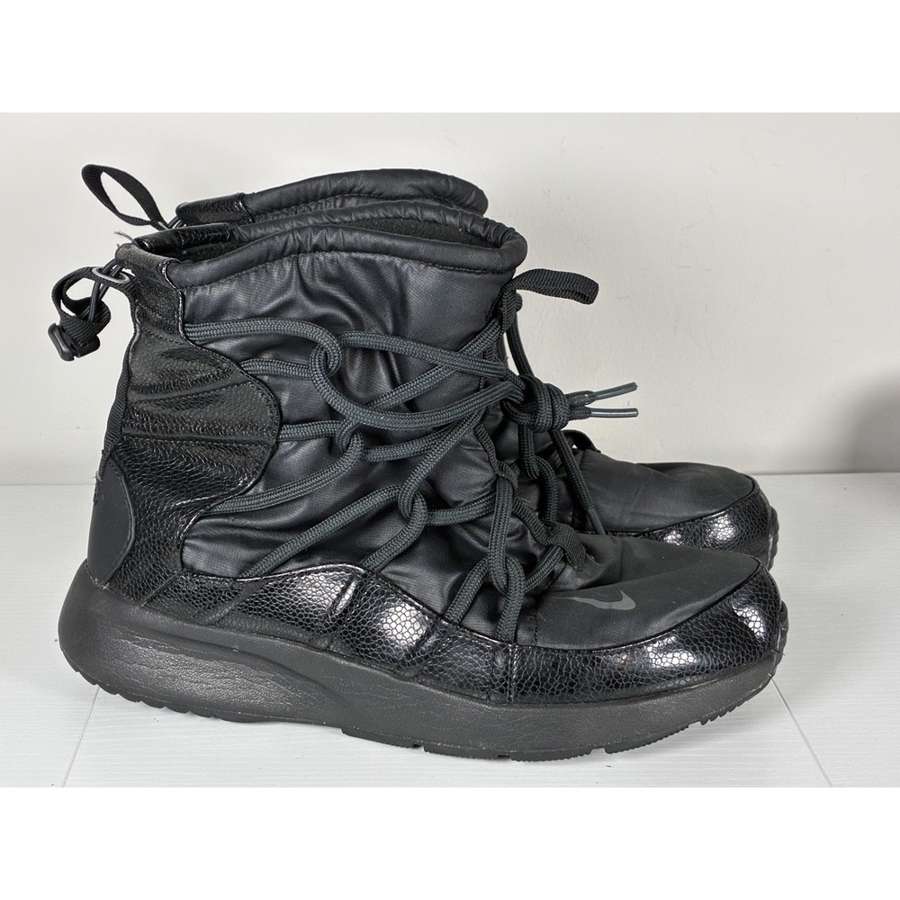Nike Tanjun Womens Sz 8.5  High Rise Triple Black Lace Up Boots AO0355-002